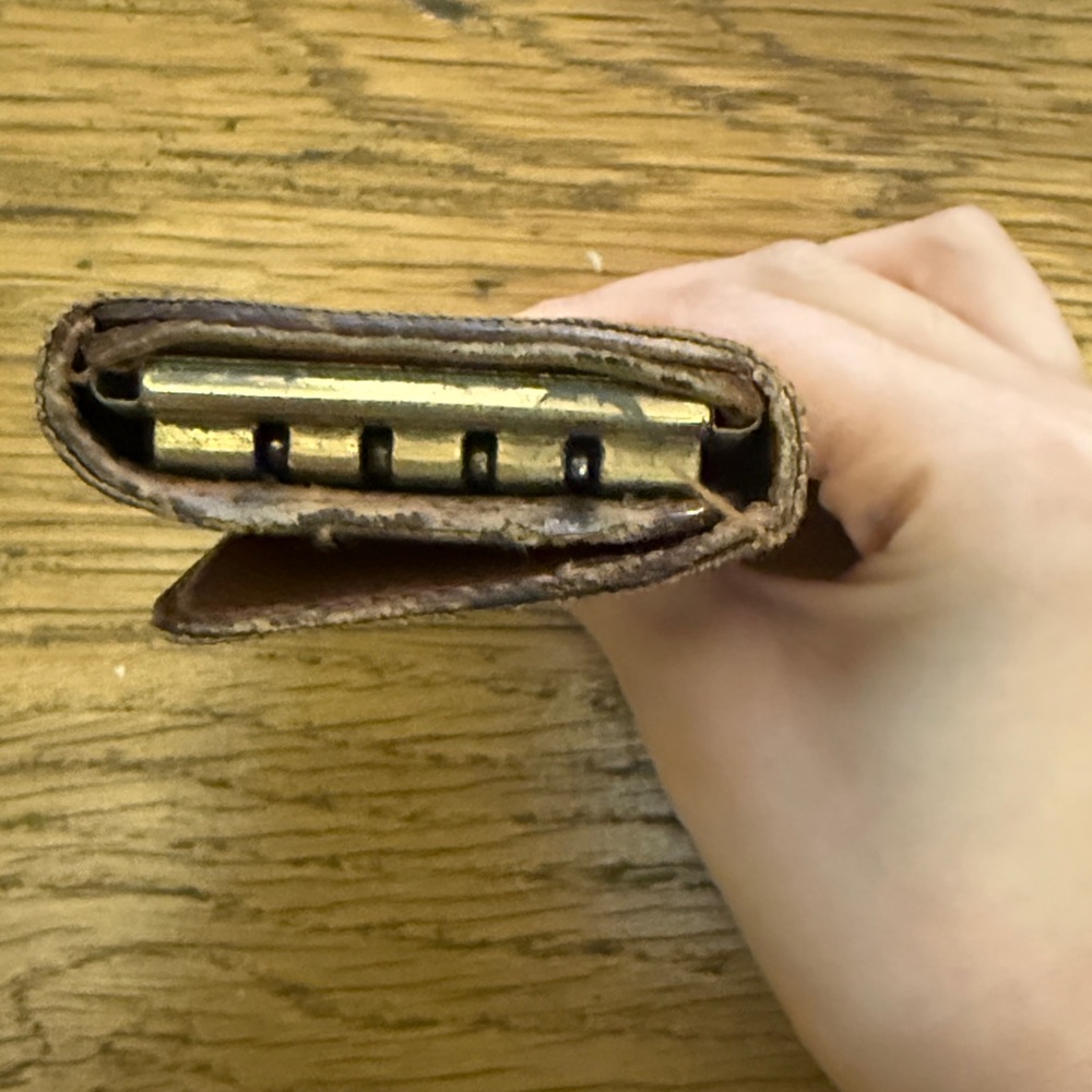 Louis Vuitton Monogram 4 Key Holder - Picture 2 of 7